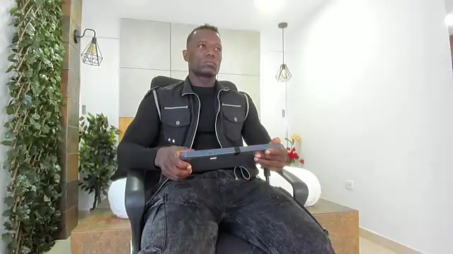 MarcusBlack  online show from 10-04-25, 12:36