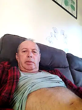 Snapshot of Vince072 chatting on 09-15-25, 06:46 Vince072 online show from 09-15-25, 06:46