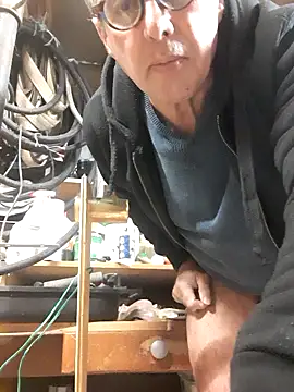 Snapshot of Vince072 chatting on 10-23-25, 12:59 Vince072 online show from 10-23-25, 12:59