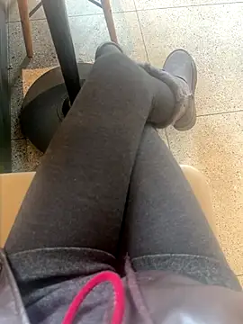 xiaoyuan01 online show from 12-16-25, 03:44