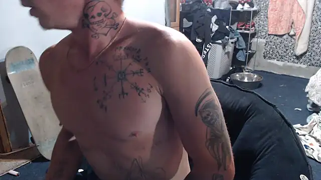 Snapshot of mastertrap chatting on 09-22-25, 01:40 mastertrap online show from 09-22-25, 01:40