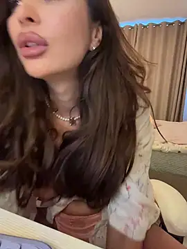 Snapshot of LunaBex chatting on 06-13-26, 04:32 LunaBex online show from 06-13-26, 04:32