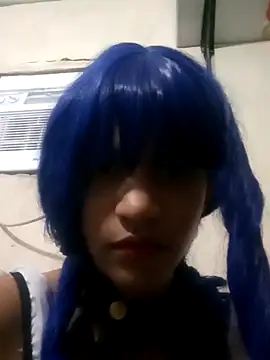 Snapshot of famousfox-69 chatting on 10-20-25, 08:04 famousfox-69 online show from 10-20-25, 08:04