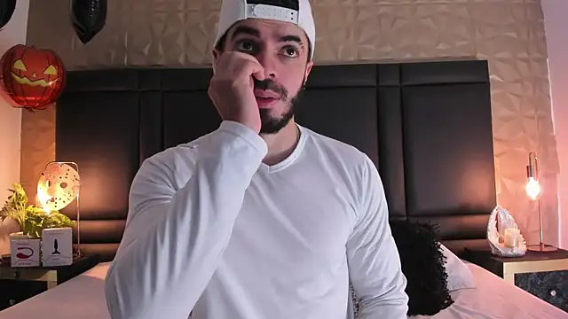 AxelThompson  online show from 10-16-25, 12:28