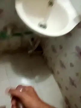 Snapshot of zim200 chatting on 05-09-26, 05:07 zim200 online show from 05-09-26, 05:07