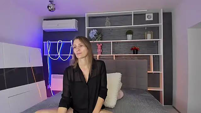 ChristyBrook online show from 10-23-25, 06:17