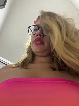 sara calderon online show from 09-26-25, 01:26