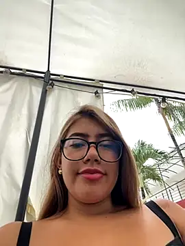 sara calderon online show from 10-16-25, 01:23