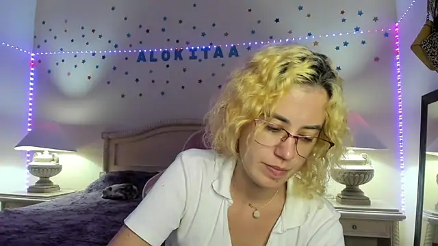 Snapshot of aalokitaa chatting on 11-04-25, 06:01 aalokitaa online show from 11-04-25, 06:01