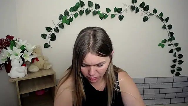 Snapshot of Magic_Katarina_ chatting on 09-11-25, 06:46 Magic Katarina  online show from 09-11-25, 06:46