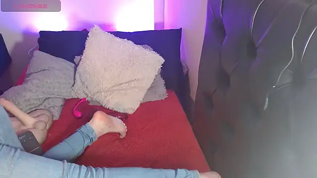 KrystalAdams online show from 09-25-25, 04:11