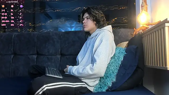 Diamond twink online show from 11-05-25, 03:50