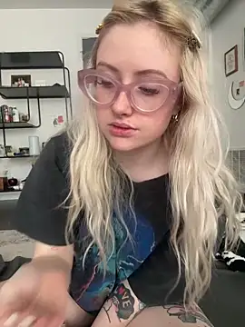 seeunexttuesday online show from 11-18-25, 04:22