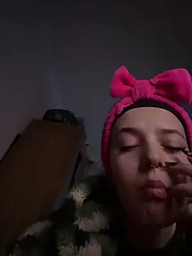 Snapshot of 666lina420 chatting on 03-08-26, 06:44 666lina420 online show from 03-08-26, 06:44