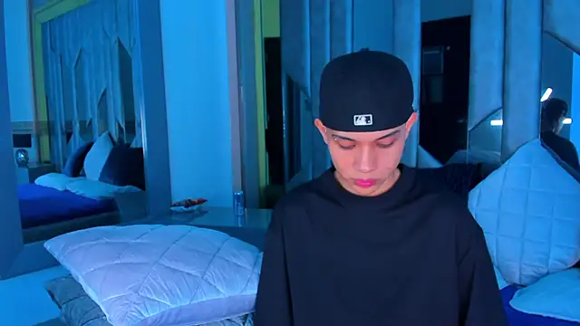 Sebax Young online show from 09-16-25, 04:02