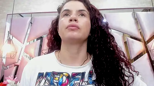 ThaliaCross online show from 10-29-25, 07:48