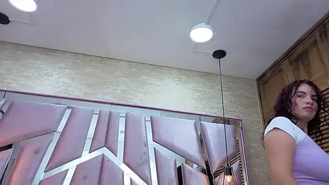 ThaliaCross online show from 04-20-26, 07:37