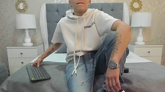 ZoeKrug online show from 09-30-25, 11:48