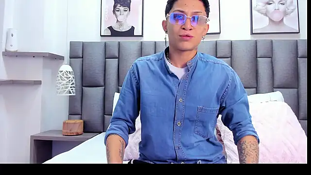 ZoeKrug online show from 03-05-26, 12:34