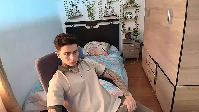 Snapshot of santii_ss chatting on 06-28-26, 01:17 santii ss online show from 06-28-26, 01:17