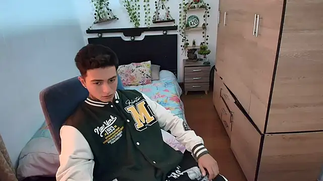 Snapshot of santii_ss chatting on 06-30-26, 02:51 santii ss online show from 06-30-26, 02:51