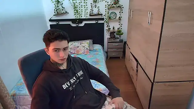 Snapshot of santii_ss chatting on 07-01-26, 02:18 santii ss online show from 07-01-26, 02:18