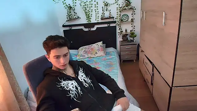 Snapshot of santii_ss chatting on 07-03-26, 02:45 santii ss online show from 07-03-26, 02:45