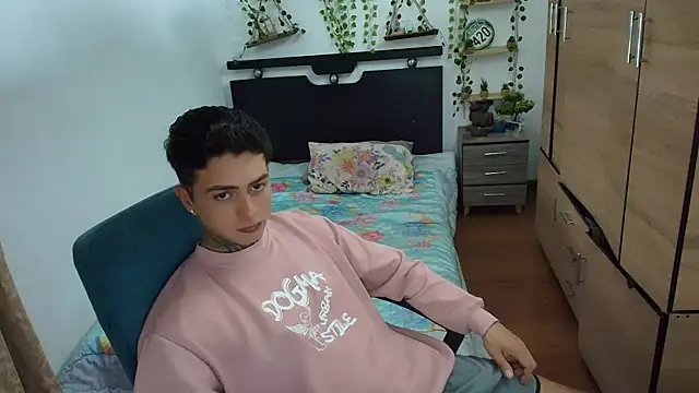Snapshot of santii_ss chatting on 07-29-26, 01:26 santii ss online show from 07-29-26, 01:26