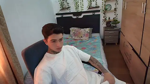 Snapshot of santii_ss chatting on 08-03-26, 01:16 santii ss online show from 08-03-26, 01:16