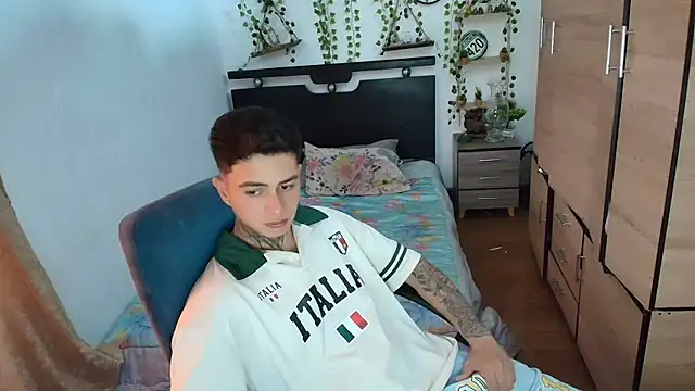 Snapshot of santii_ss chatting on 08-07-26, 04:53 santii ss online show from 08-07-26, 04:53