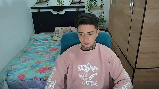 Snapshot of santii_ss chatting on 08-10-26, 02:37 santii ss online show from 08-10-26, 02:37