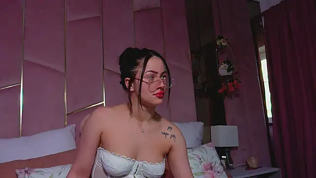 LucyLextonX online show from 04-16-26, 04:35