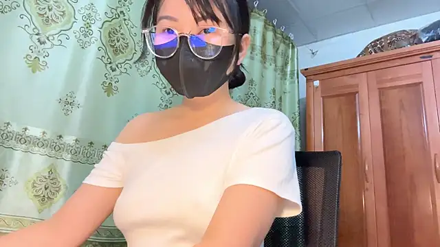 LinYi Office online show from 06-30-26, 01:28