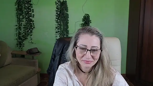 Habibi Honeyy online show from 12-15-25, 11:14