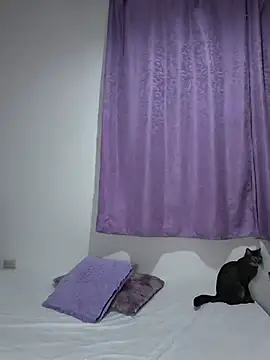Coralinne   online show from 06-05-26, 01:01