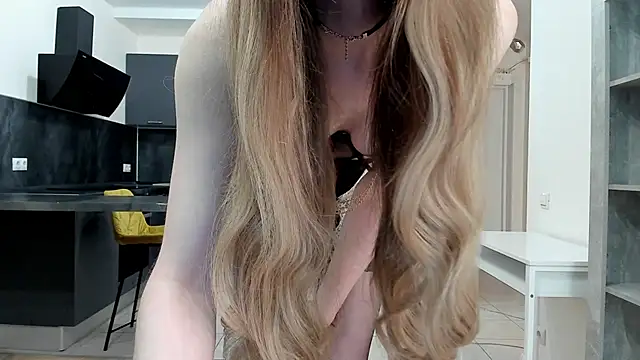 Snapshot of Kitty_Player chatting on 04-25-26, 01:41 Kitty Player online show from 04-25-26, 01:41