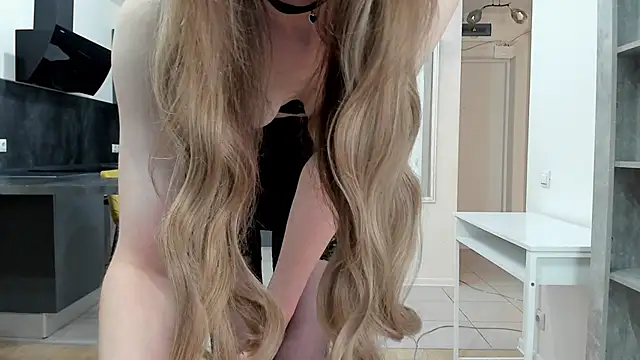 Snapshot of Kitty_Player chatting on 05-31-26, 06:09 Kitty Player online show from 05-31-26, 06:09