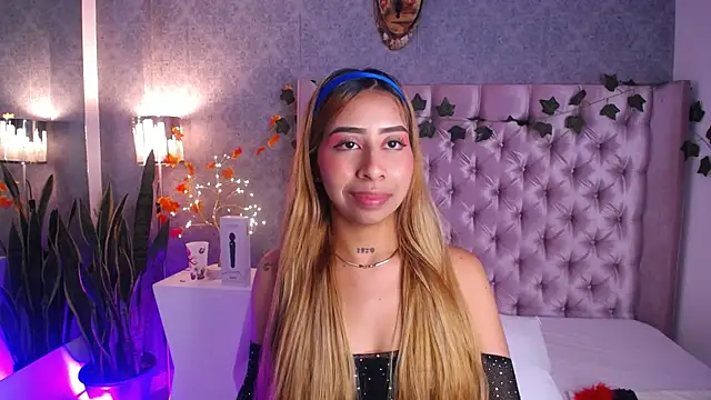 laila stilwiills online show from 11-05-25, 01:05