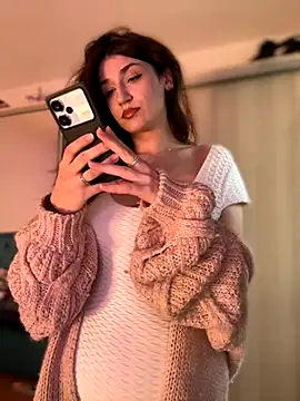 ScarletBloom  online show from 10-08-25, 01:42