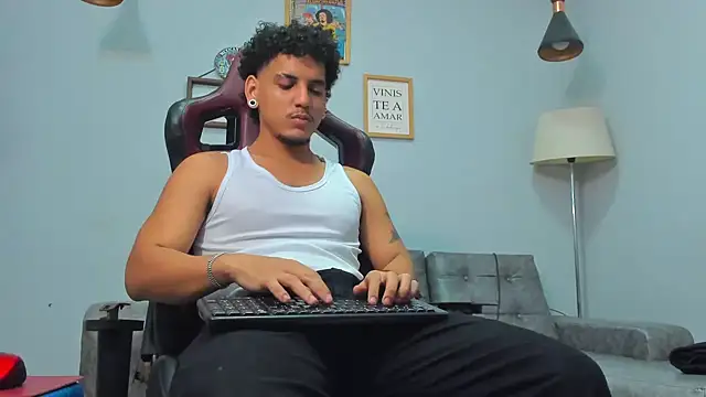 Xfire boy69 online show from 01-07-26, 04:20