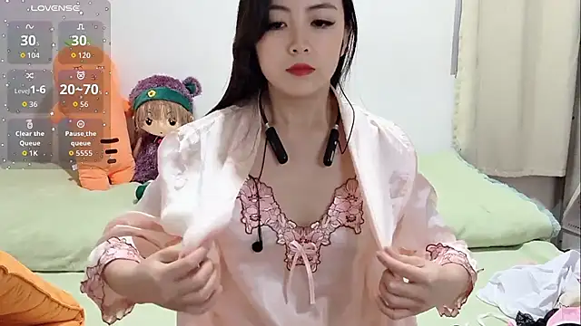 Yingbao-Baby online show from 11-20-25, 06:46