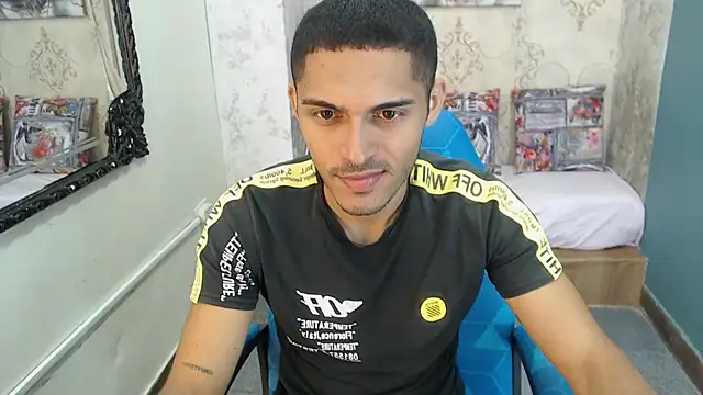 Snapshot of Derek_Storm_ chatting on 11-06-25, 11:33 Derek Storm online show from 11-06-25, 11:33