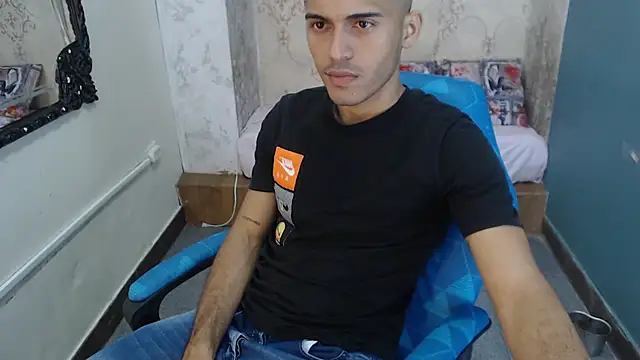 Snapshot of Derek_Storm_ chatting on 11-09-25, 11:30 Derek Storm online show from 11-09-25, 11:30