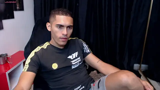 Snapshot of Derek_Storm_ chatting on 11-16-25, 11:49 Derek Storm online show from 11-16-25, 11:49