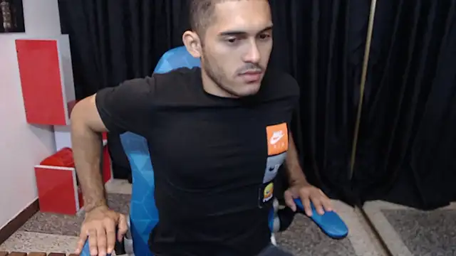 Snapshot of Derek_Storm_ chatting on 11-22-25, 11:20 Derek Storm online show from 11-22-25, 11:20