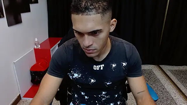 Snapshot of Derek_Storm_ chatting on 11-26-25, 12:50 Derek Storm online show from 11-26-25, 12:50