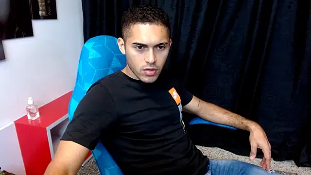 Snapshot of Derek_Storm_ chatting on 12-21-25, 12:56 Derek Storm online show from 12-21-25, 12:56