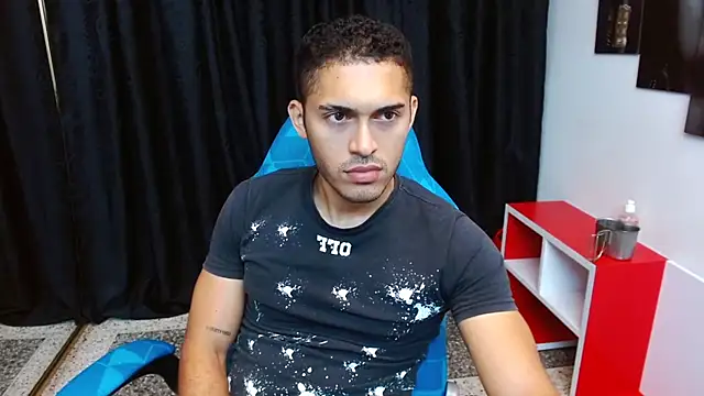 Snapshot of Derek_Storm_ chatting on 12-22-25, 12:35 Derek Storm online show from 12-22-25, 12:35