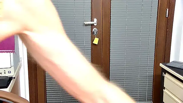 Snapshot of ROBY_SWEETHOT chatting on 10-22-25, 09:36 ROBY SWEETHOT online show from 10-22-25, 09:36