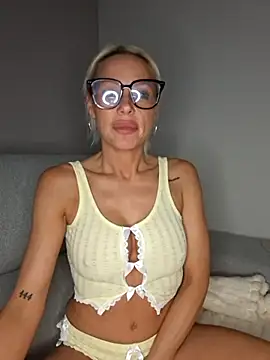 Snapshot of Bellarose_xx chatting on 07-03-26, 07:20 Bellarose xx online show from 07-03-26, 07:20